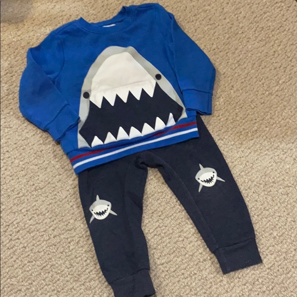 Old Navy Boys Shark Sweatsuit VGUC Size 3T